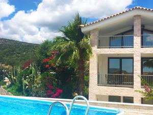 Holiday Home in Ermioni mit gemeinschaftlichem Pool- Grill und Terrasse by Interhome