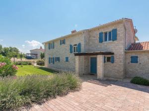 Holiday Home Romantische Villa mit Meerblick- Pool und Jacuzz by Interhome