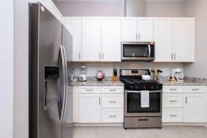 Gorgeous 4 Bedroom Family Friendly Close to Disney 7573