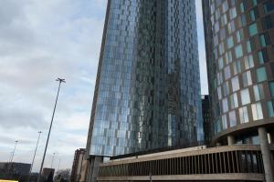 Spacious 3-Bedroom Home Near City Centre with Parking