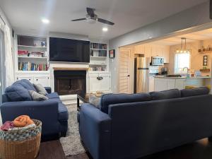 Full townhouse near Shem Creek & Downtown with Hot Tub