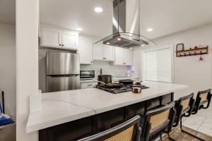 Under 1 Mi to Med Center! Stylish Home in Tulare