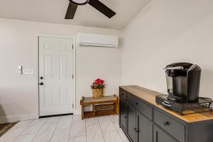 Under 1 Mi to Med Center! Stylish Home in Tulare