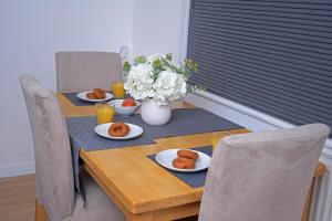 Contractor & Group Haven Sleeps 6 with Free Parking