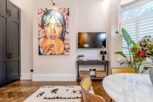 Modern spacious studio in Chelsea by Kings Road