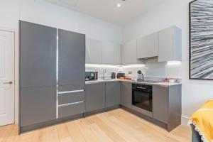 West Kensington 2Bed Apartment 1 min walk to Tube