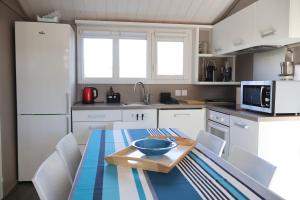 Les Flots dAZzURe –Chalet piscine loisirs