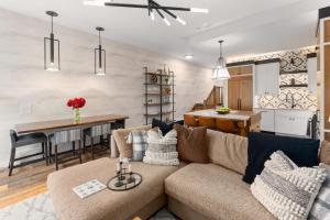 Fifth Avenue Unit 105, 2 Blocks to Skiing!