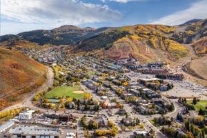 1271 Mountain Getaway at Jordanelle! by SkyRun Park City
