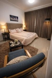 Panoramic Sea apartment & Skyline View Private Room