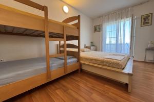 Apartments with parking space Lukoran, Ugljan - 25081