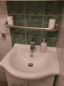 Apartments with parking space Makarska - 25161