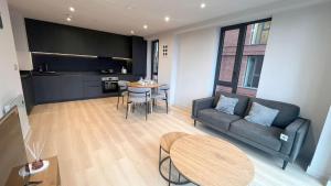 Apartment with Luxury Terrace & Gym in City center