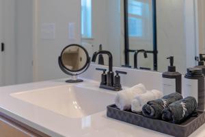 The Cobbin Luxe, Luxe Stay Minutes from Penn State