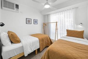 5 bedroom house, walk to beach