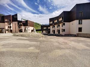 Spacieux 2 pièces au pied des pistes - Les Menuires - FR-1-178-119