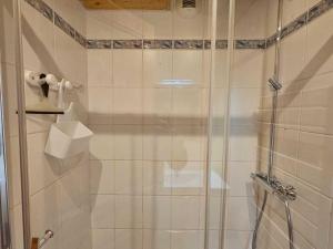 3 pièces pour 45 pers, exposé Sud-Ouest, parking privé - FR-1-263-314