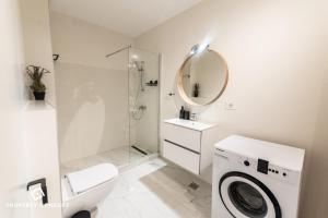 Color Ivory Residence with Free Parking