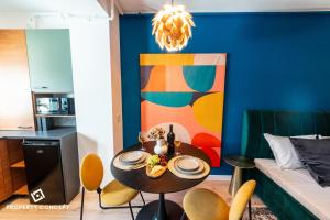 Color Ivory Residence with Free Parking