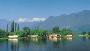Group Of Houseboat Lauren, Dal lake