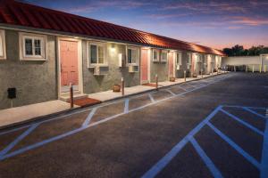 Carlton Motel
