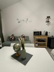 Varenna by Foot - Green House