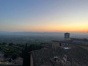 CharmandView Assisi - vista unica su Basilica di Santa Chiara con terrazza panoramica esclusiva nel centro storico img11