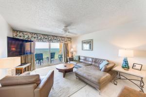 Penthouse View Beachfront Sleeps 10: 604