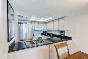 Penthouse View Beachfront Sleeps 10: 604