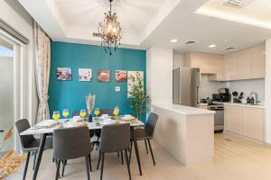 FIRST CLASS VILLA Zen Luxe Contemporary Haven