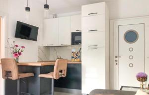 Amazing Home In Cizici