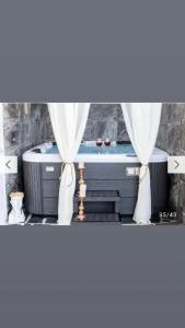 Cleopatra deluxe with jacuzzi apart in Kamilari with panoramic view