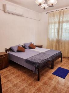 Airport Transit Avenue ATA Villa and Pool for Groups