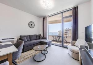 Hill Side Suite 2 by PS