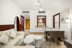 FIRST CLASS 2BR Old Town Burj View Retreat