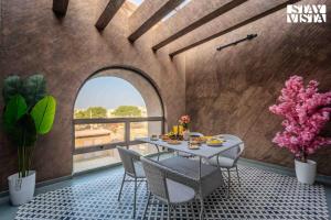 StayVista at Blume Villa with Pool, BBQ