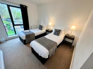 Spacious 5 bed townhouse Manchester, Salford Qauys - Two Bedroom with Parking