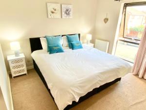 Spacious 5 bed townhouse Manchester, Salford Qauys - Two Bedroom with Parking