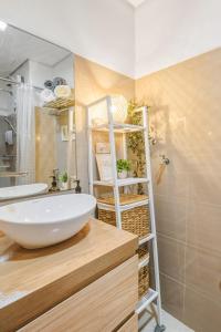 Japandi Aesthetic Corner Unit, Calm & Private, MOA