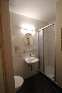 Twin Room with Shared Bathroom room in Hotel Restaurant Schwert Thun