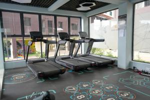 modern retreat apartment with breathtaking city views heated swimming pool ,gym and ample parking