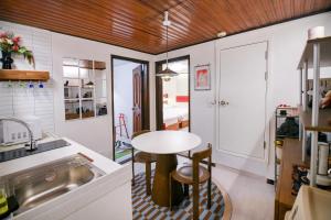 hongdea Station area 5-minute walk World Cup Stadium Itaewon 15 minutes 명동20분