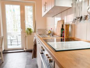 Gockel Homes - Zentral mit Balkon & Netflix