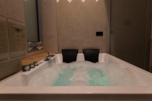 Sardinian Days - Jacuzzi Suites & Rooms