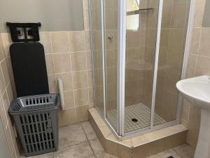 Spacious Apartment Near Gautrain, Gallagher & MOA