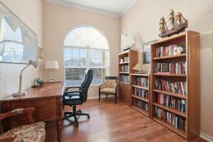 Charming 3BR Oasis Comfort, Pool & Sunshine home