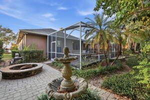 Charming 3BR Oasis Comfort, Pool & Sunshine home