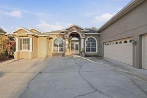 Charming 3BR Oasis Comfort, Pool & Sunshine home