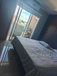 suite ampla em sobrado com ar e garagem