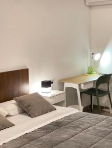 Smart Gold Apartment Central Elegant Style